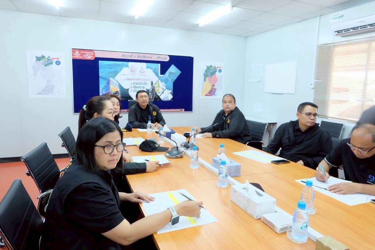 title - เลขาฯ ส.ป.ก. ลงพื้นที่ตรวจเยี่ยมวิสาหกิจชุมชนเกษตรวิถีพุทธ พร้อมตรวจติดตามความคืบหน้าการขอใช้ประโยชน์ในเขตปฏิรูปที่ดิน เพื่อดำเนินโครงการก่อสร้างทางรถไฟ